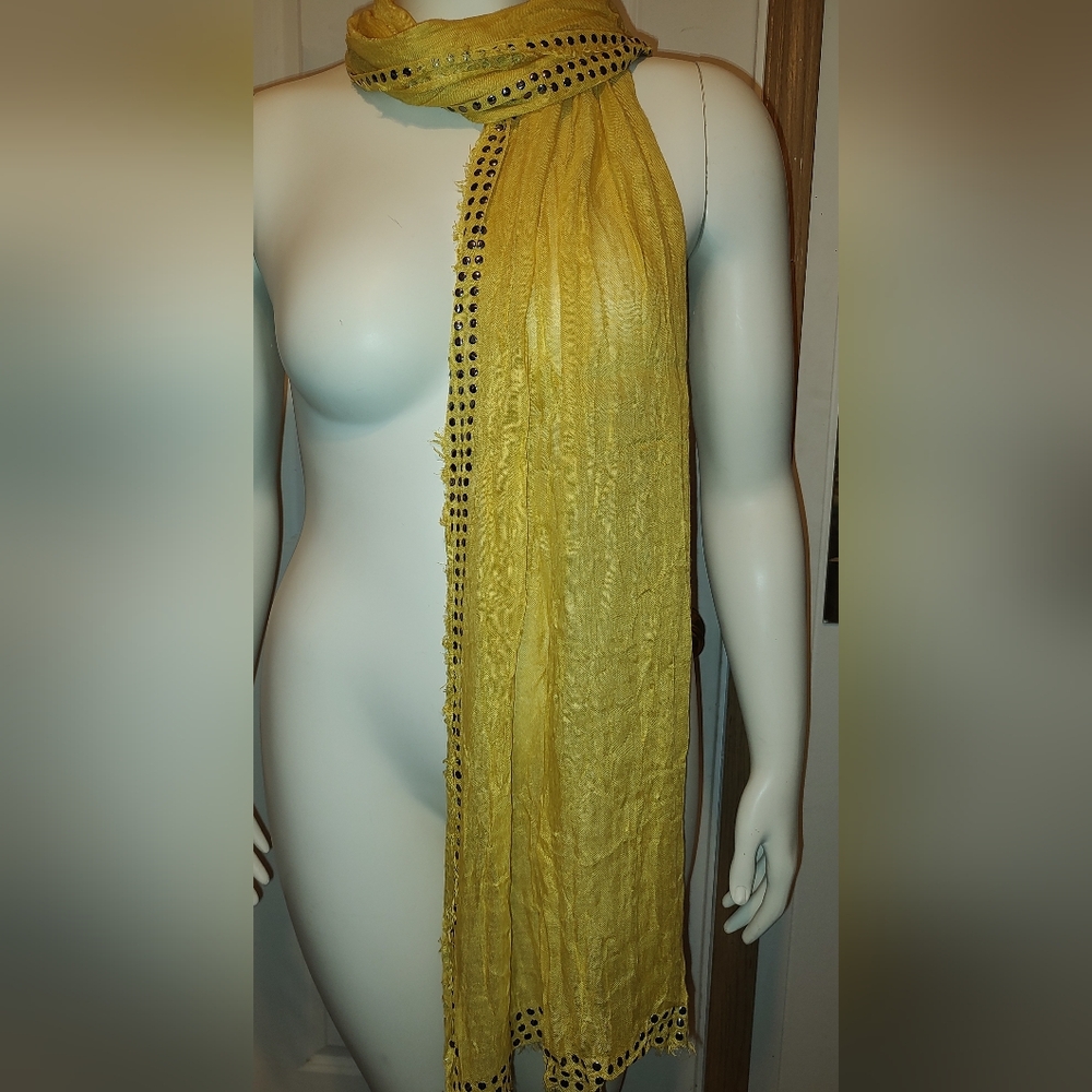 New with tags scarf